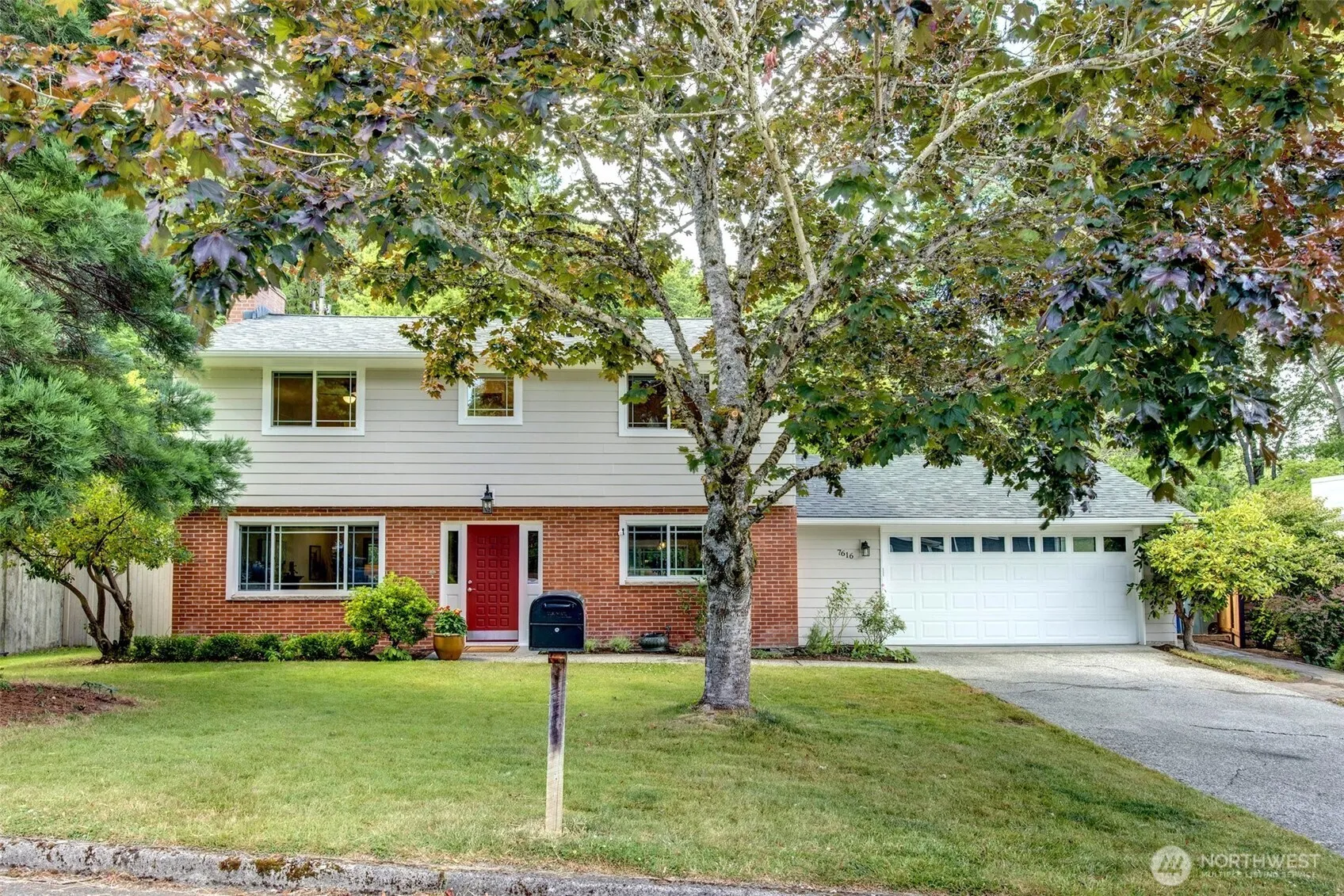 Property photo for 7616 Se 37th Place, Mercer Island