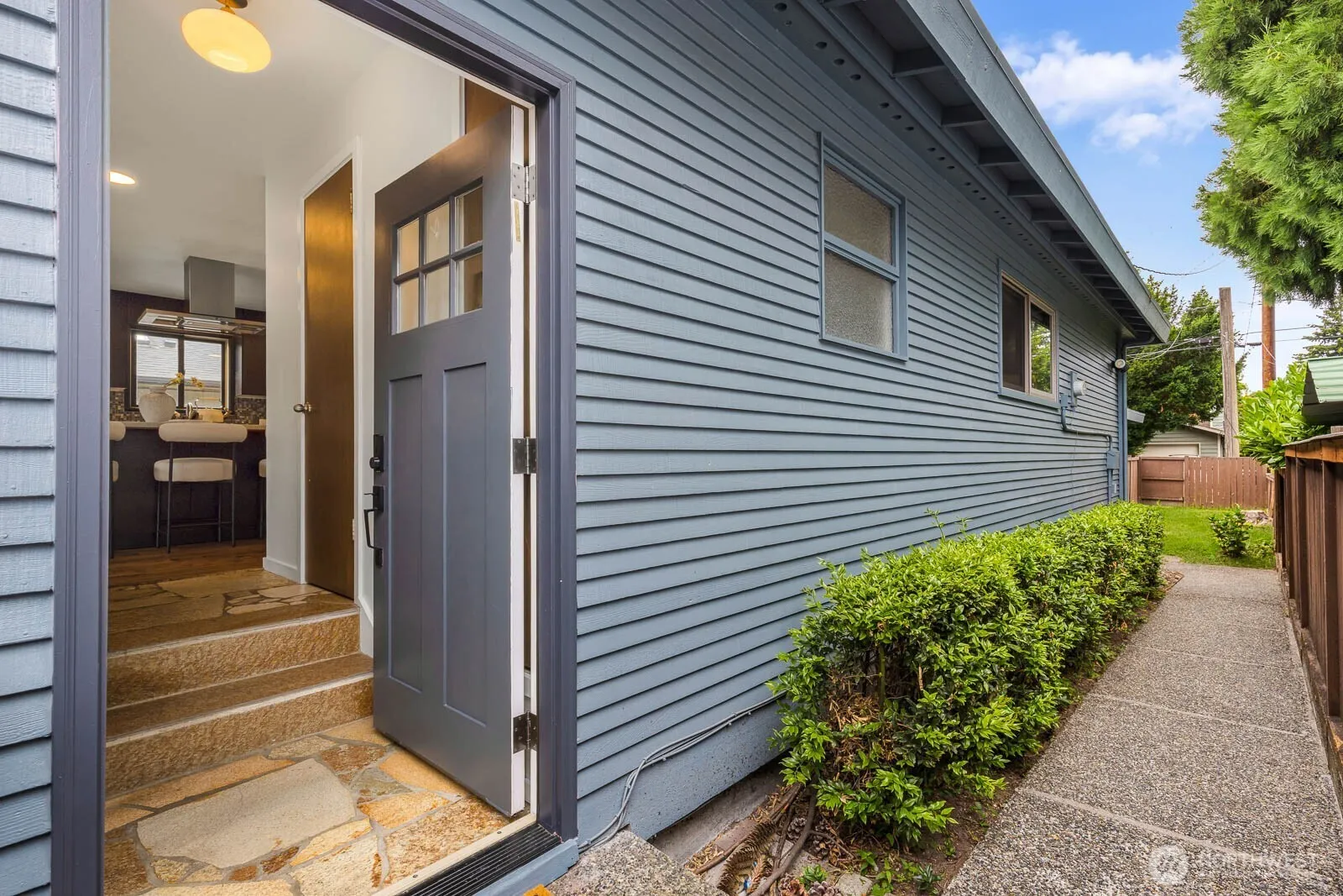 Property photo for 5025 48th Ave Sw, Seattle photo 2