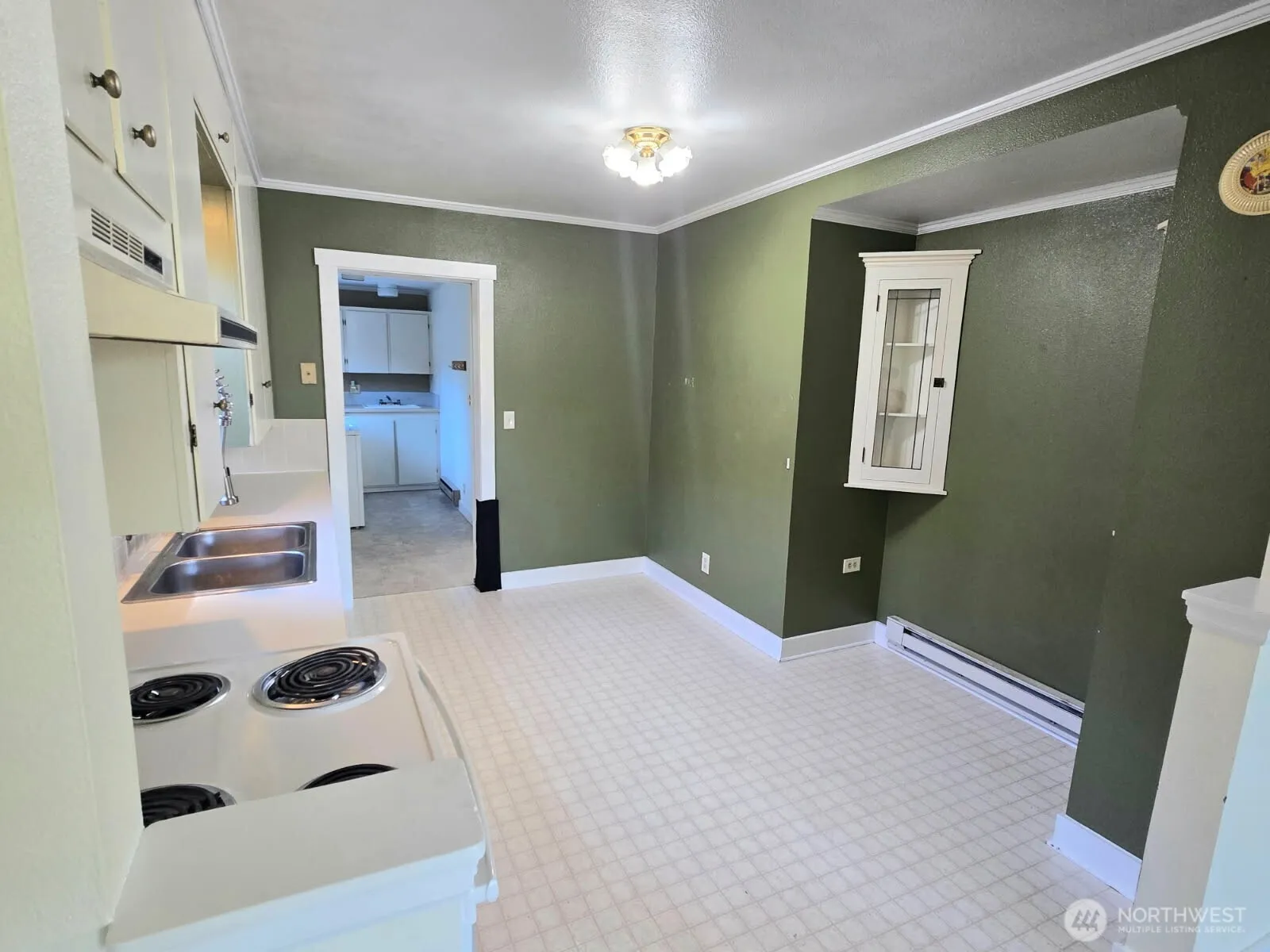 Property photo for 14337 Burke Avenue N, Seattle photo 4