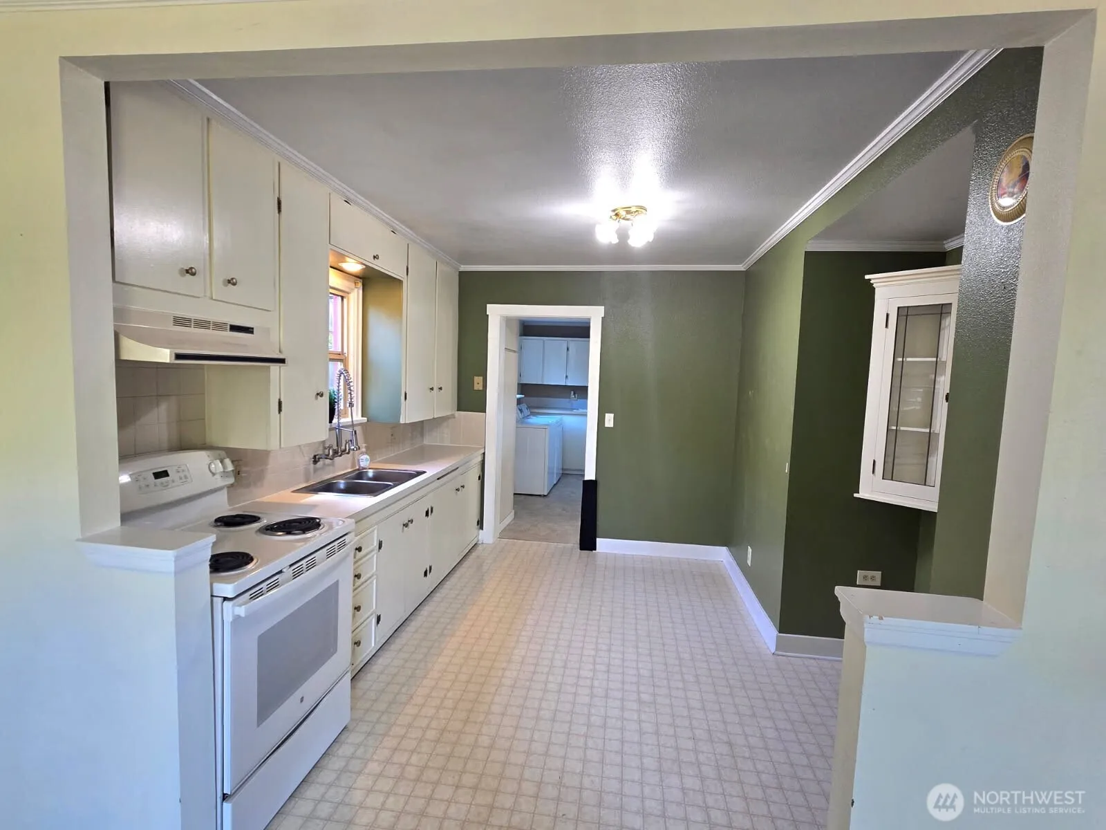 Property photo for 14337 Burke Avenue N, Seattle photo 3