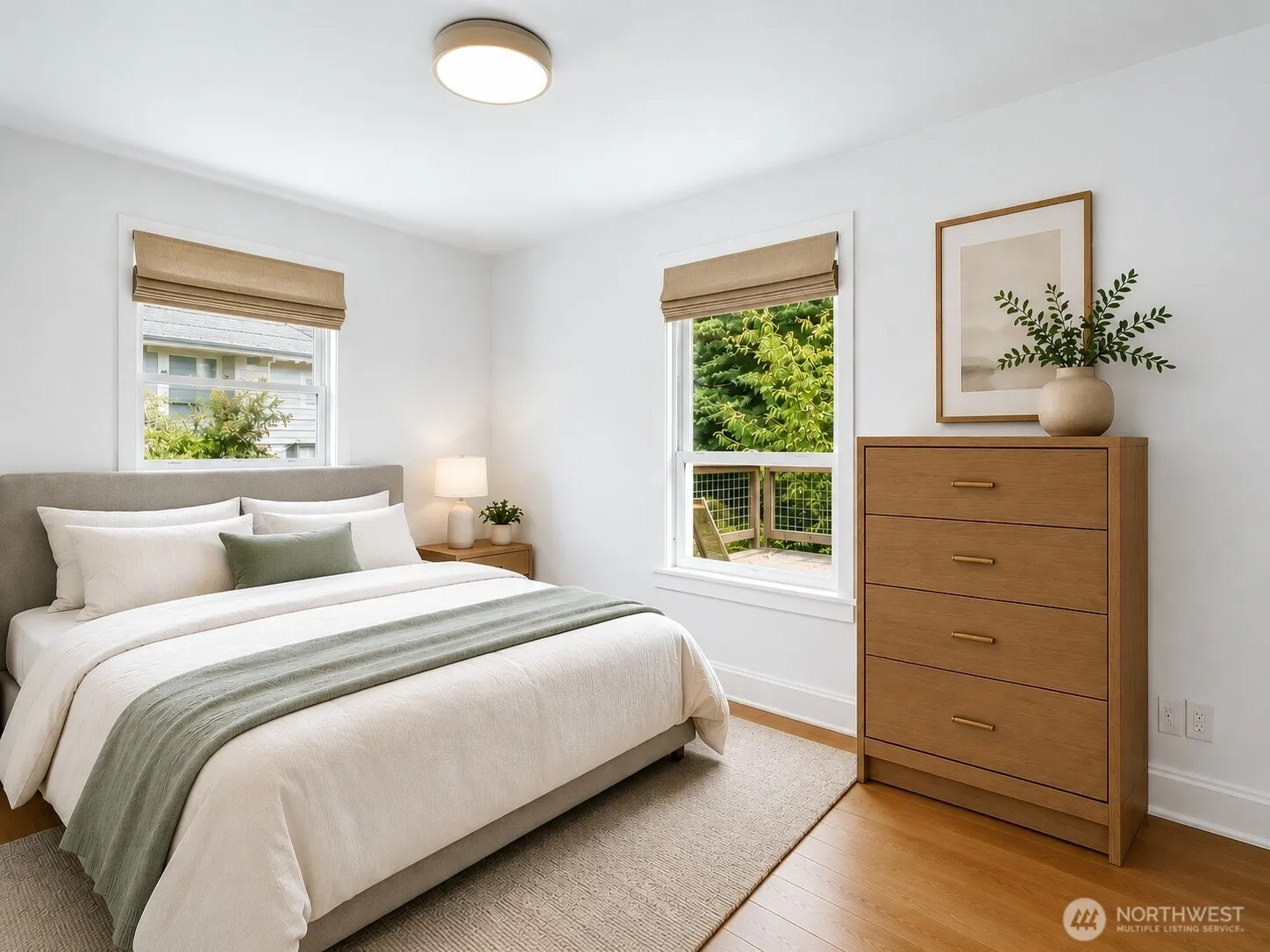 Property photo for 3033 31st Avenue W, Seattle photo 4