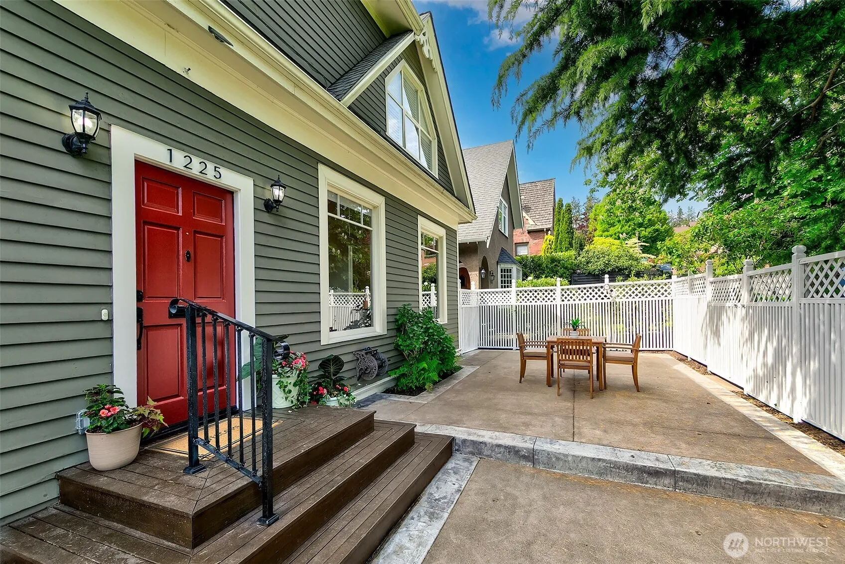 Property photo for 1225 9th Avenue W, Seattle photo 3