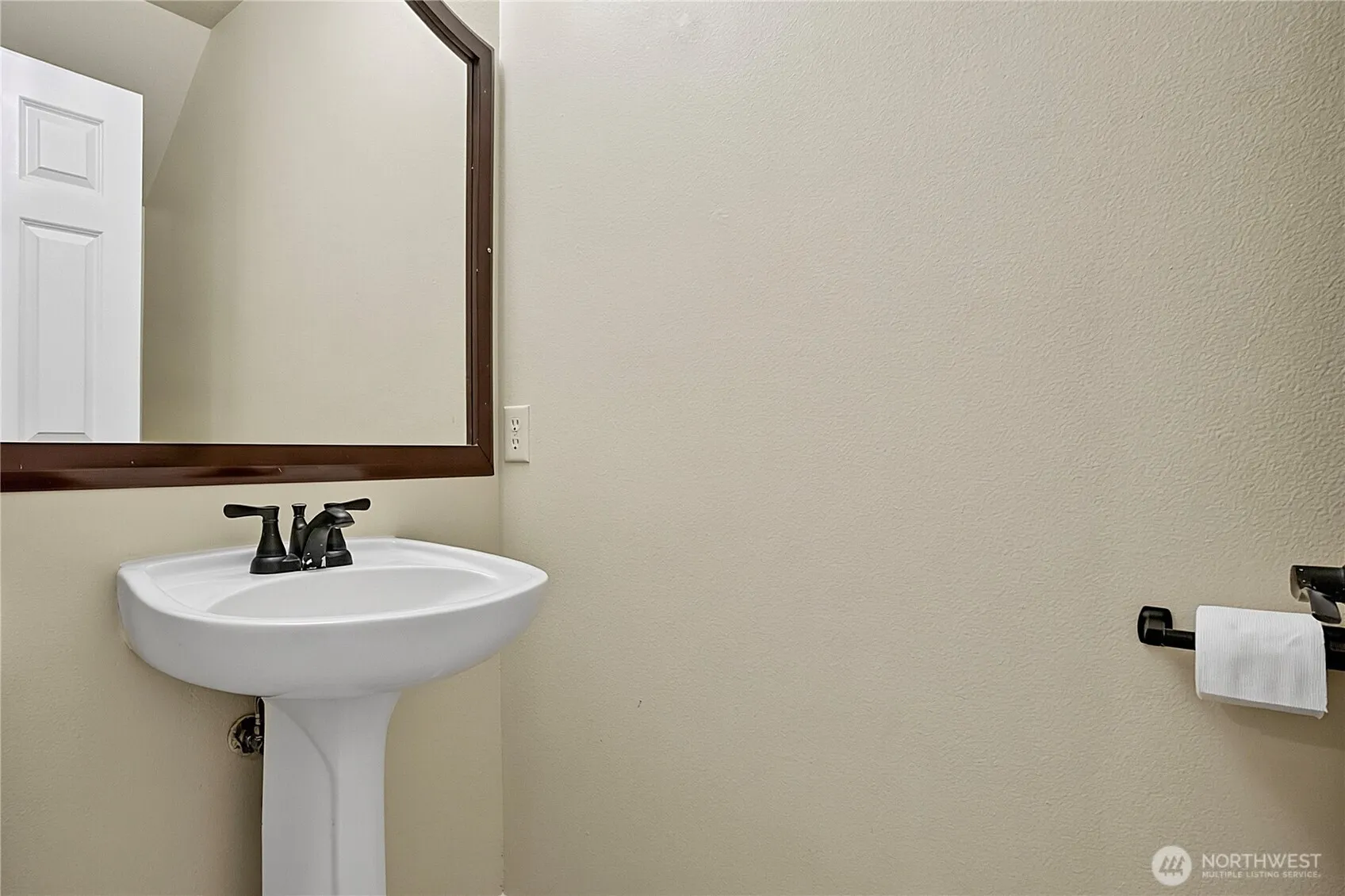 Property photo for 6112 71st Avenue Ct W, University Place photo 4