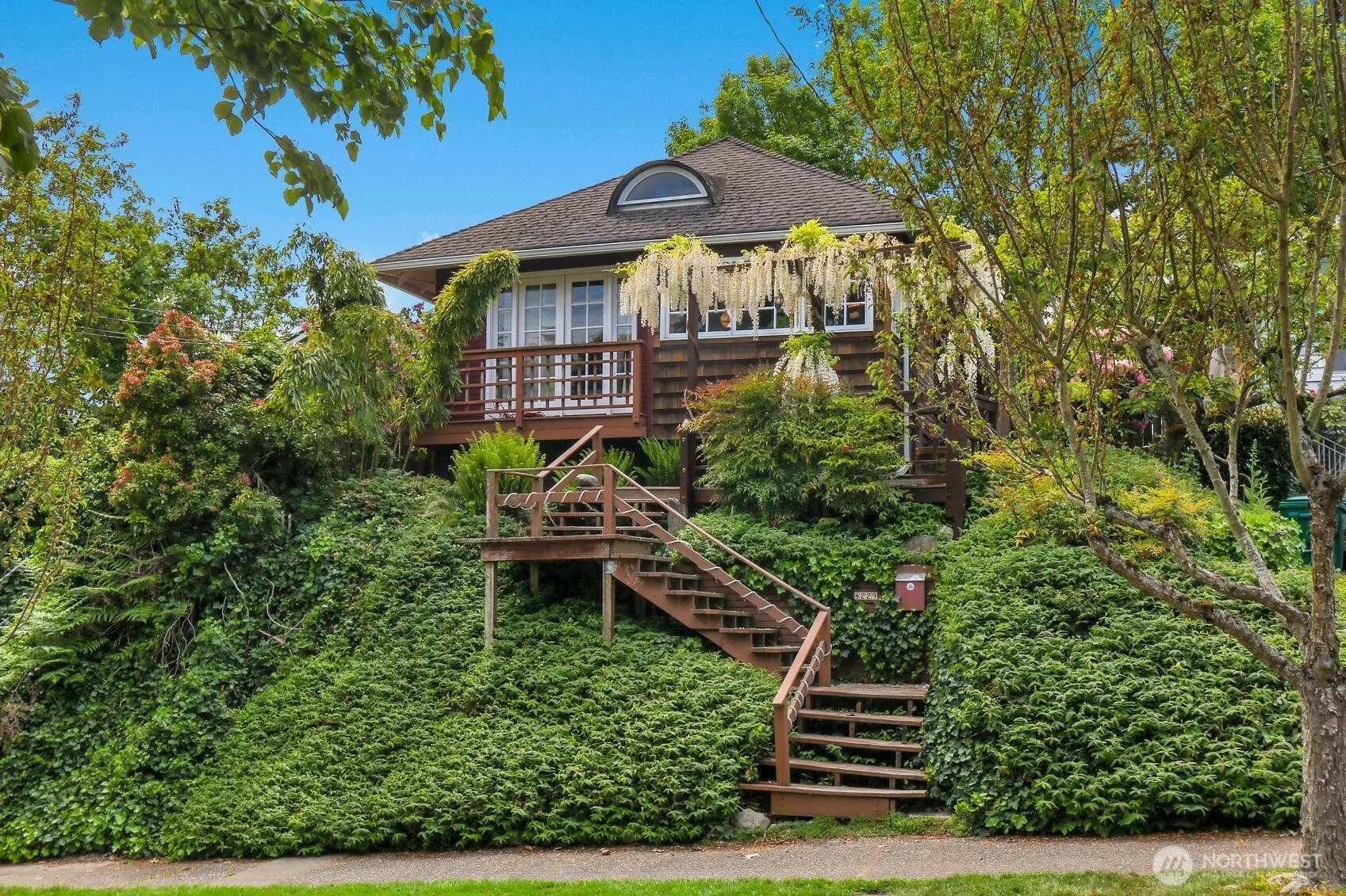 Property photo for 4229 46th Avenue S, Seattle photo 2