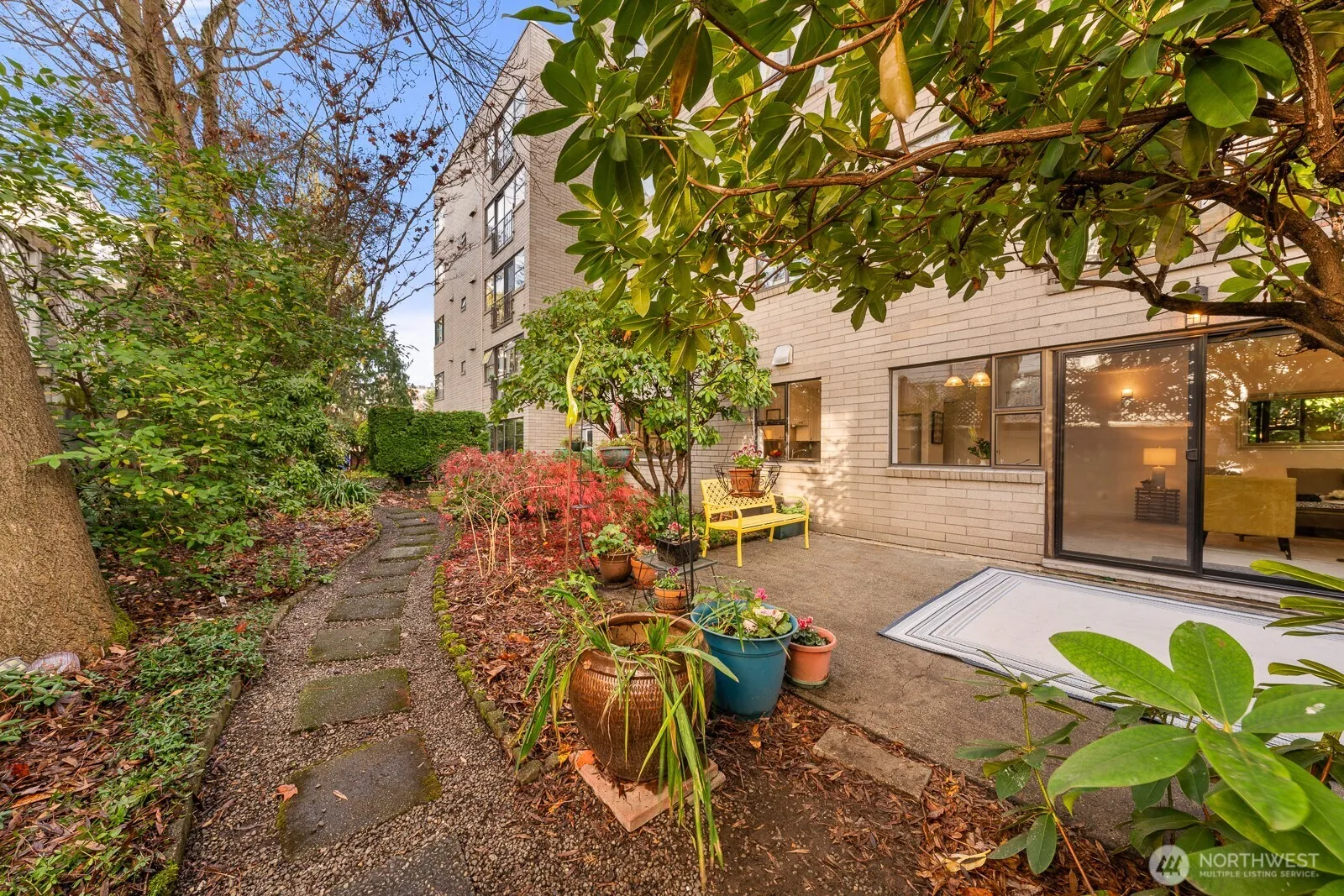 Property photo for 912 3rd Avenue W #101, Seattle photo 2