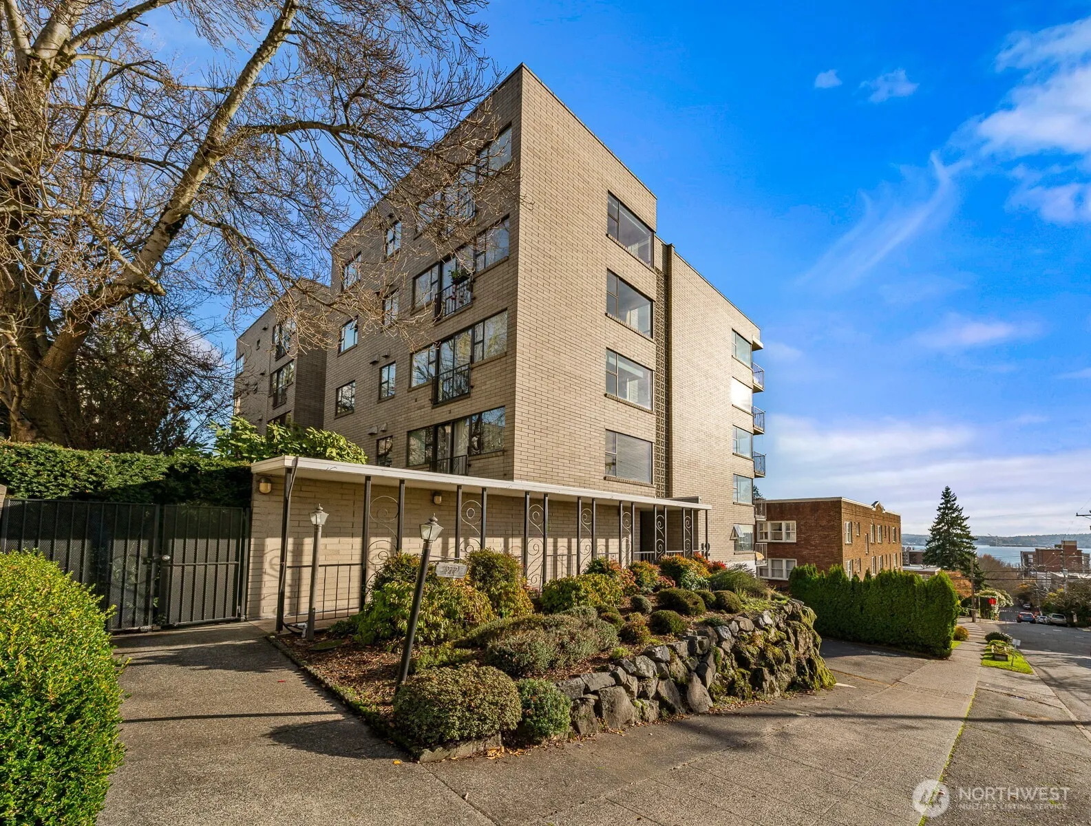 Property photo for 912 3rd Avenue W #101, Seattle