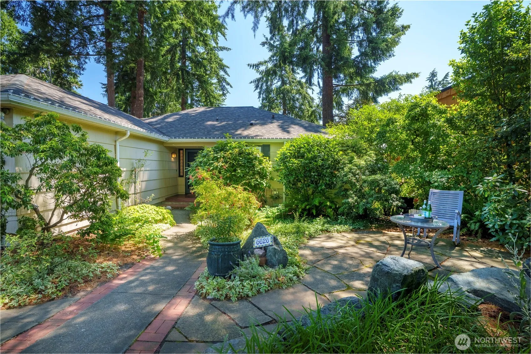 Property photo for 6626 57th Avenue Ne, Seattle photo 2