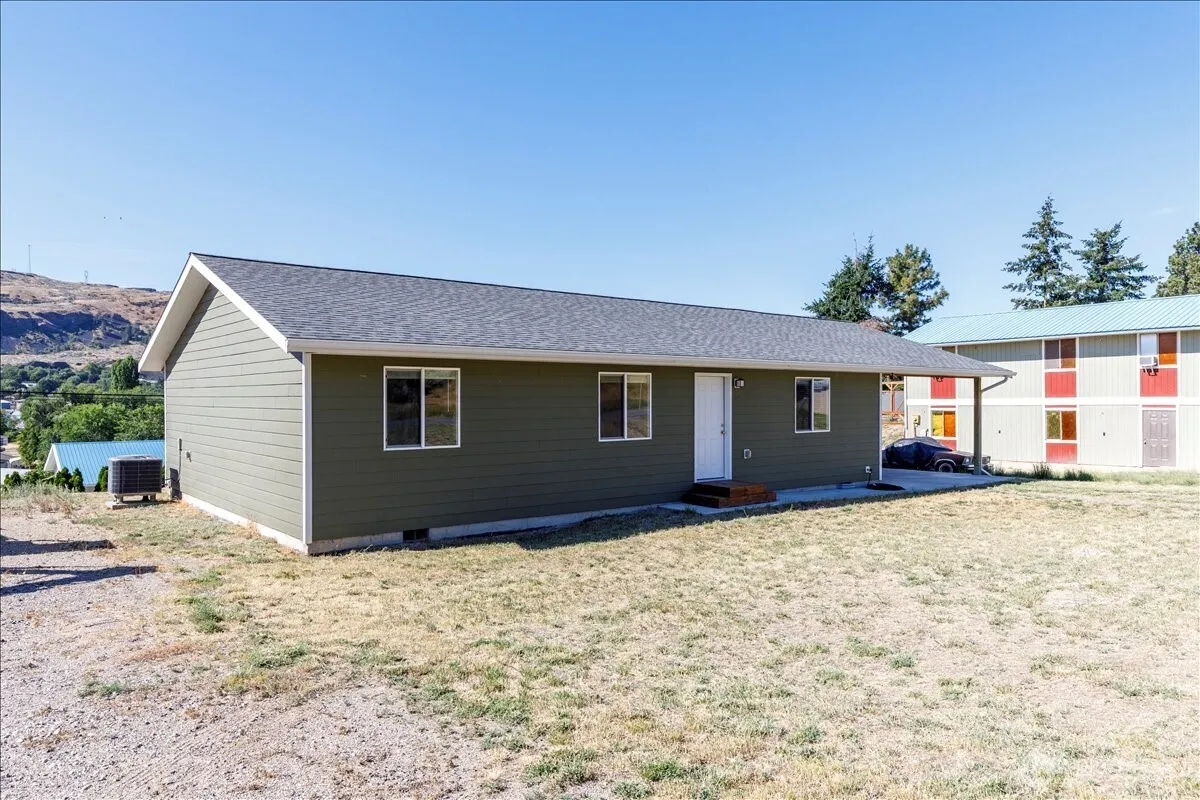 Property photo for 109 C Street, Grand Coulee photo 3