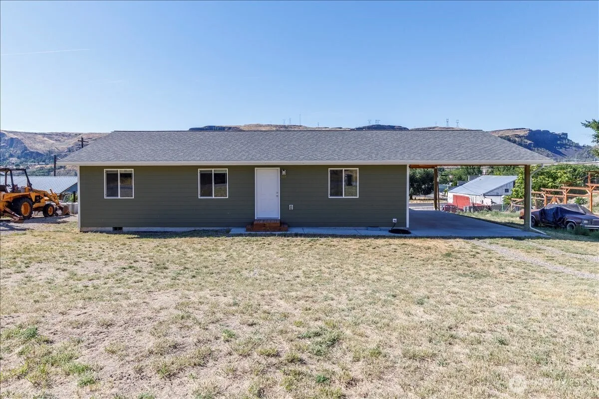 Property photo for 109 C Street, Grand Coulee photo 2
