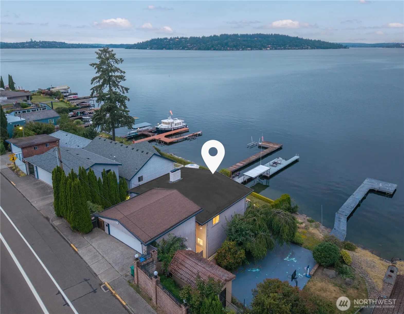 Property photo for 11020 Rainier Avenue S, Seattle photo 3