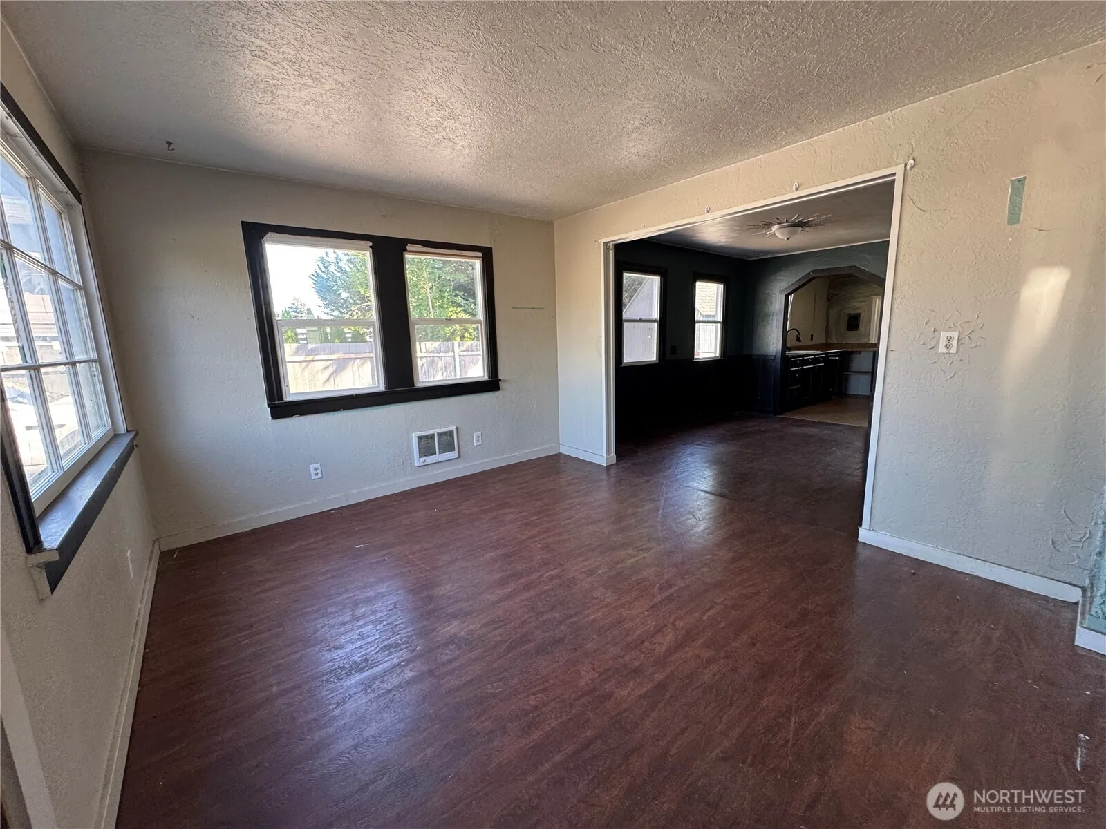 Property photo for 4727 Ocean Beach Highway, Longview photo 2