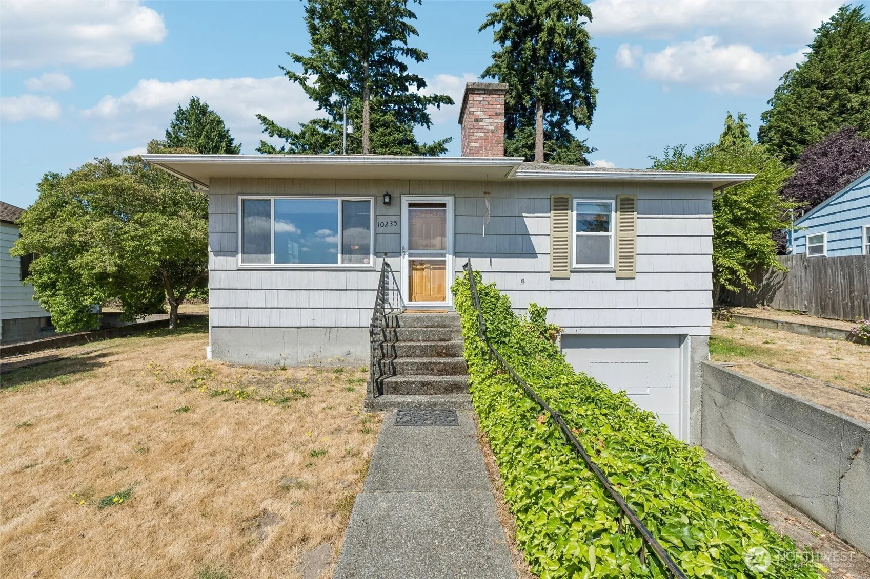 Property photo for 10235 33rd Avenue Sw, Seattle photo 2