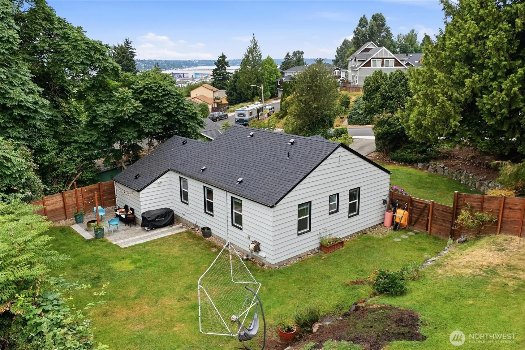 Property photo for 555 Windsor Place Ne, Renton