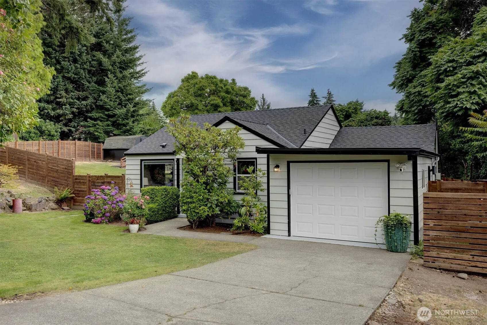 Property photo for 555 Windsor Place Ne, Renton photo 3