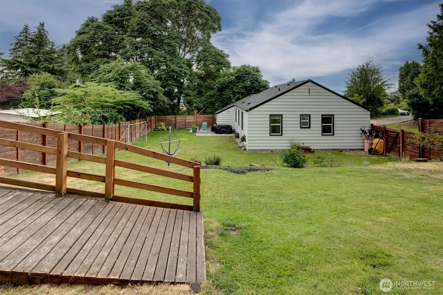 Property photo for 555 Windsor Place Ne, Renton photo 3