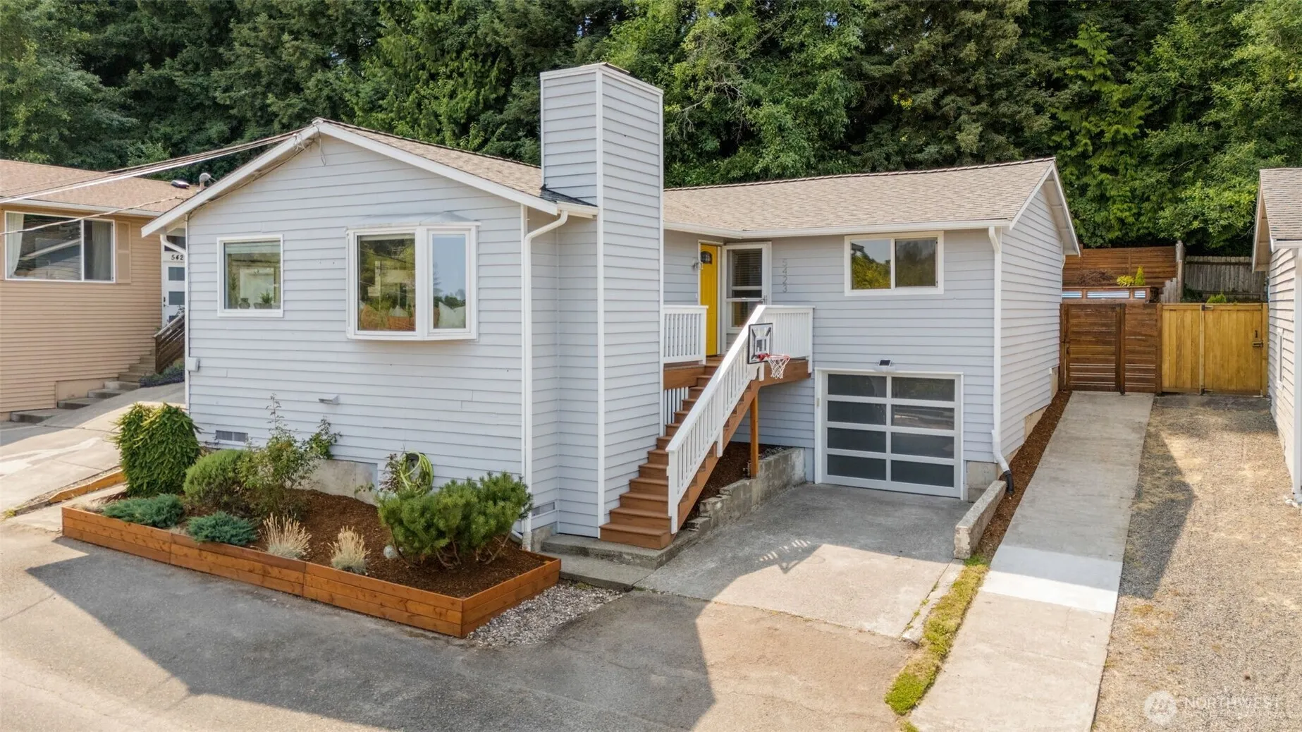 Property photo for 5423 31st Avenue Sw, Seattle photo 2