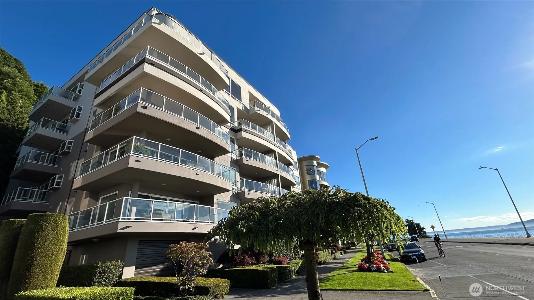1170 Sw Alki #300