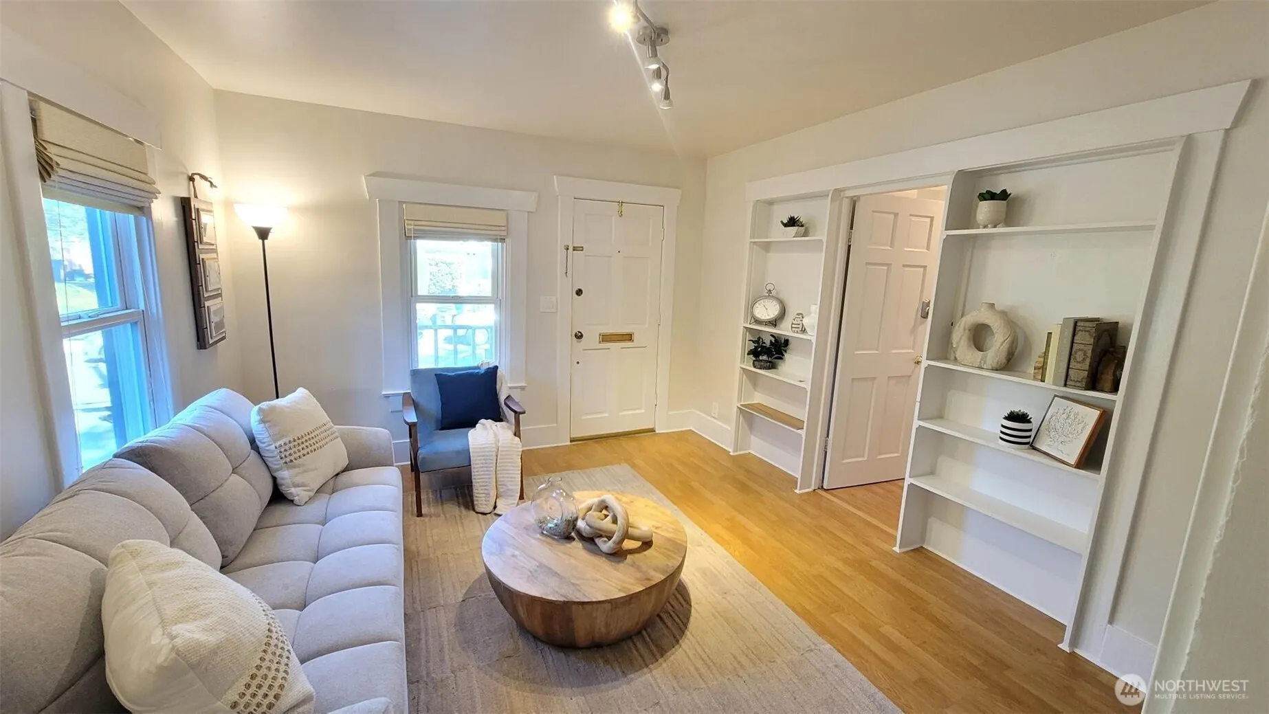 Property photo for 5621 Brooklyn Avenue Ne, Seattle photo 4