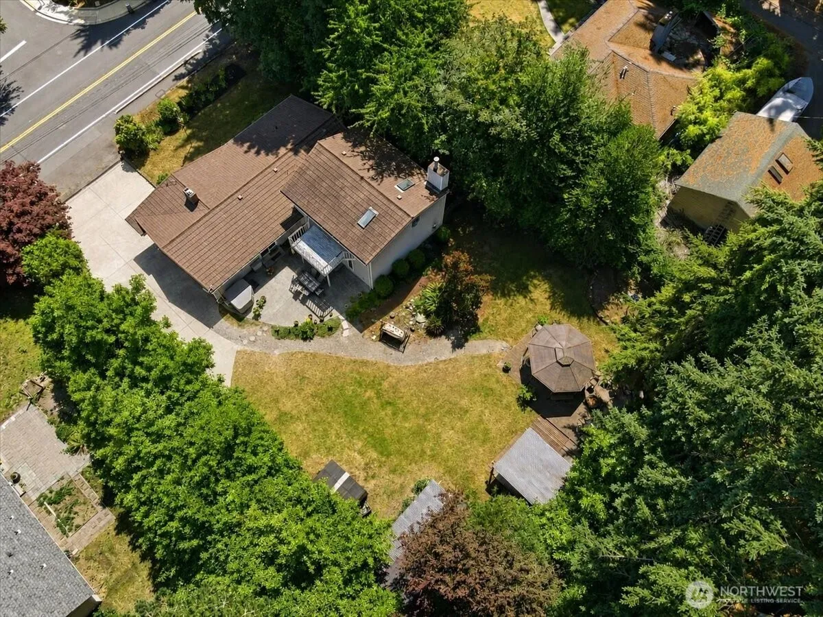 Property photo for 15621 84th Avenue Ne, Kenmore photo 4