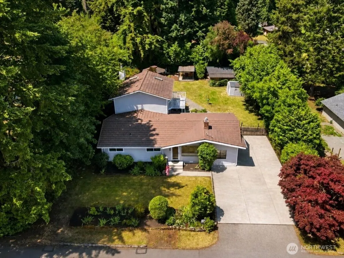 Property photo for 15621 84th Avenue Ne, Kenmore photo 2