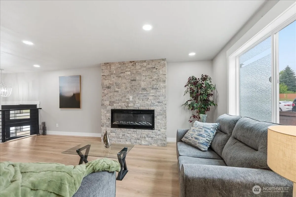 Property photo for 1724 N Narrows Drive, Tacoma photo 4
