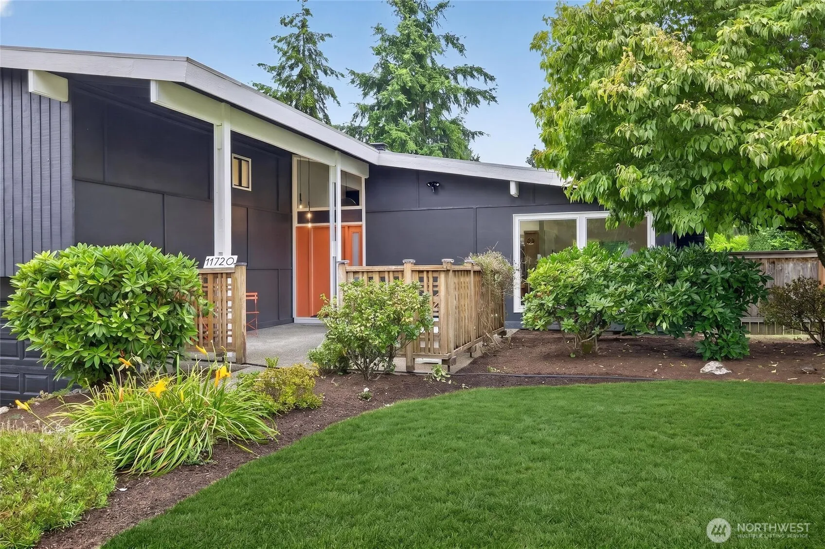 Property photo for 11720 Ne 144th Place, Kirkland photo 2