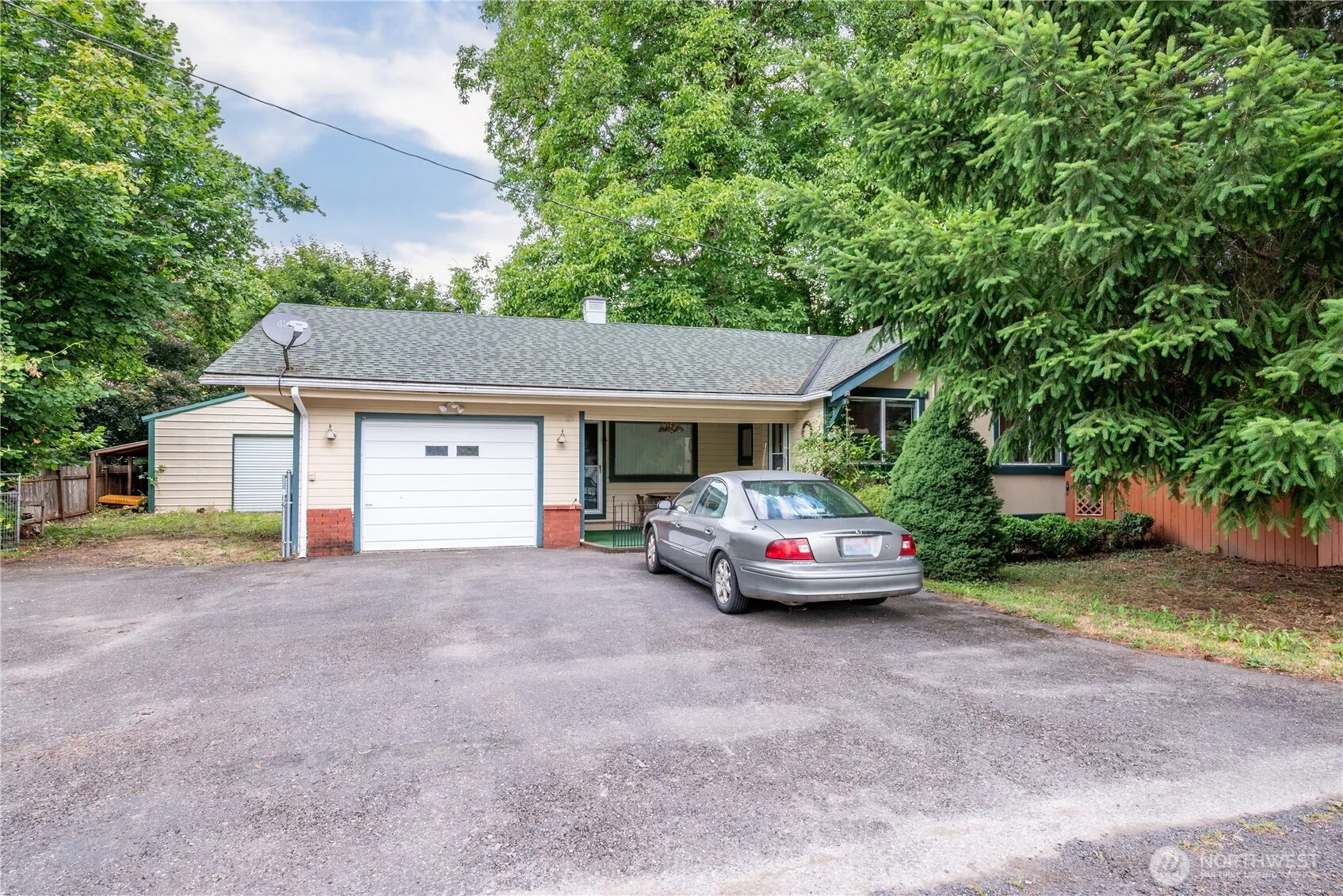 Property photo for 621 S Second Street, Toledo