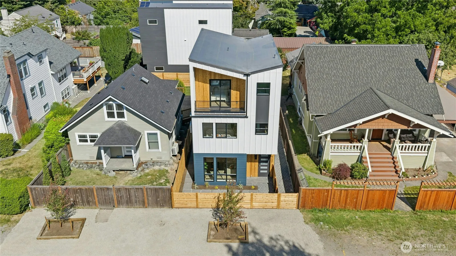 Property photo for 9240 Dayton Avenue N, Seattle photo 2