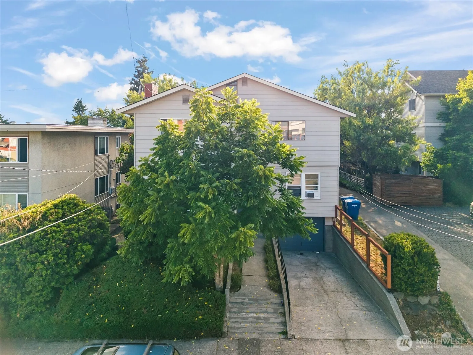 Property photo for 4707 Phinney Avenue N, Seattle photo 4