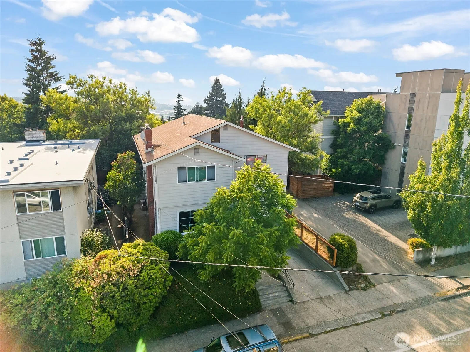 Property photo for 4707 Phinney Avenue N, Seattle photo 3