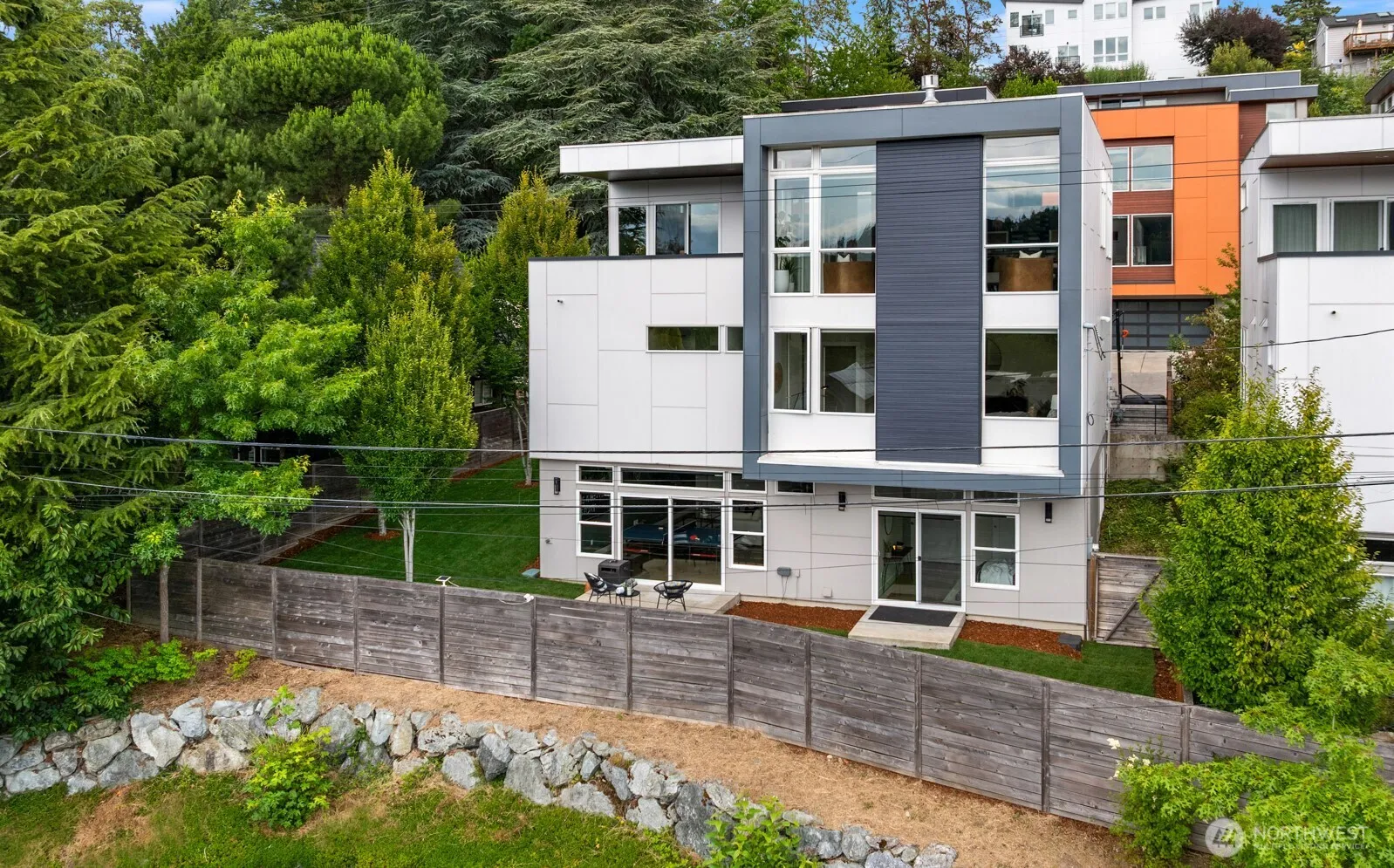 Property photo for 5022 Puget Boulevard Sw, Seattle photo 2
