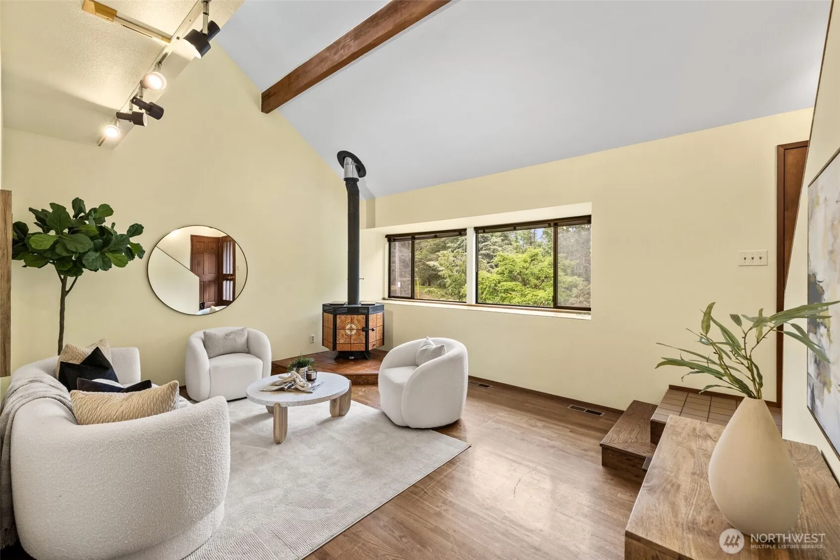 Property photo for 2315 26th Avenue E, Seattle photo 4