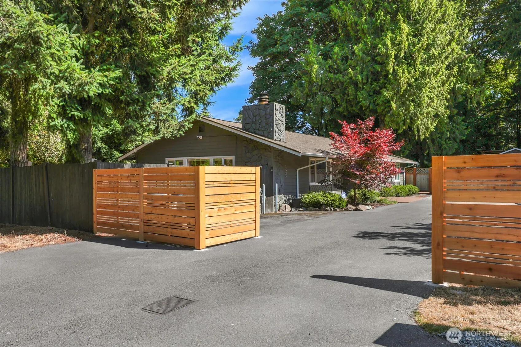 Property photo for 1527 Ne 123rd Street, Seattle photo 2