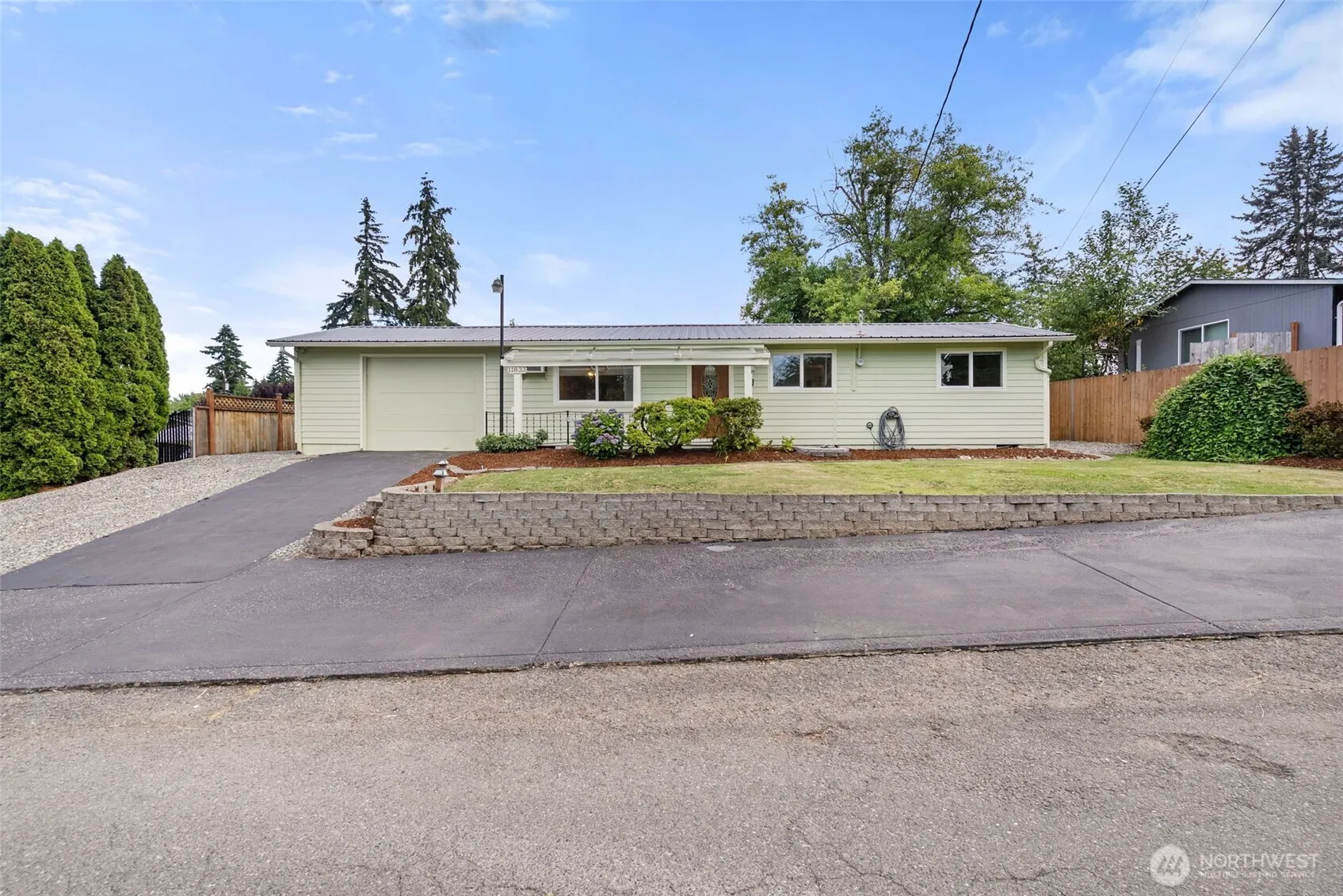 Property photo for 11833 Se 272nd Place, Kent