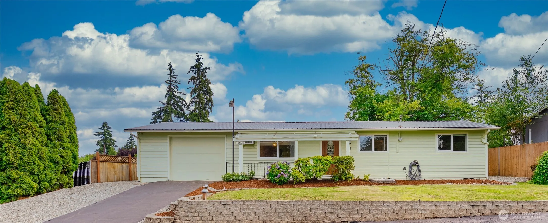 Property photo for 11833 Se 272nd Place, Kent