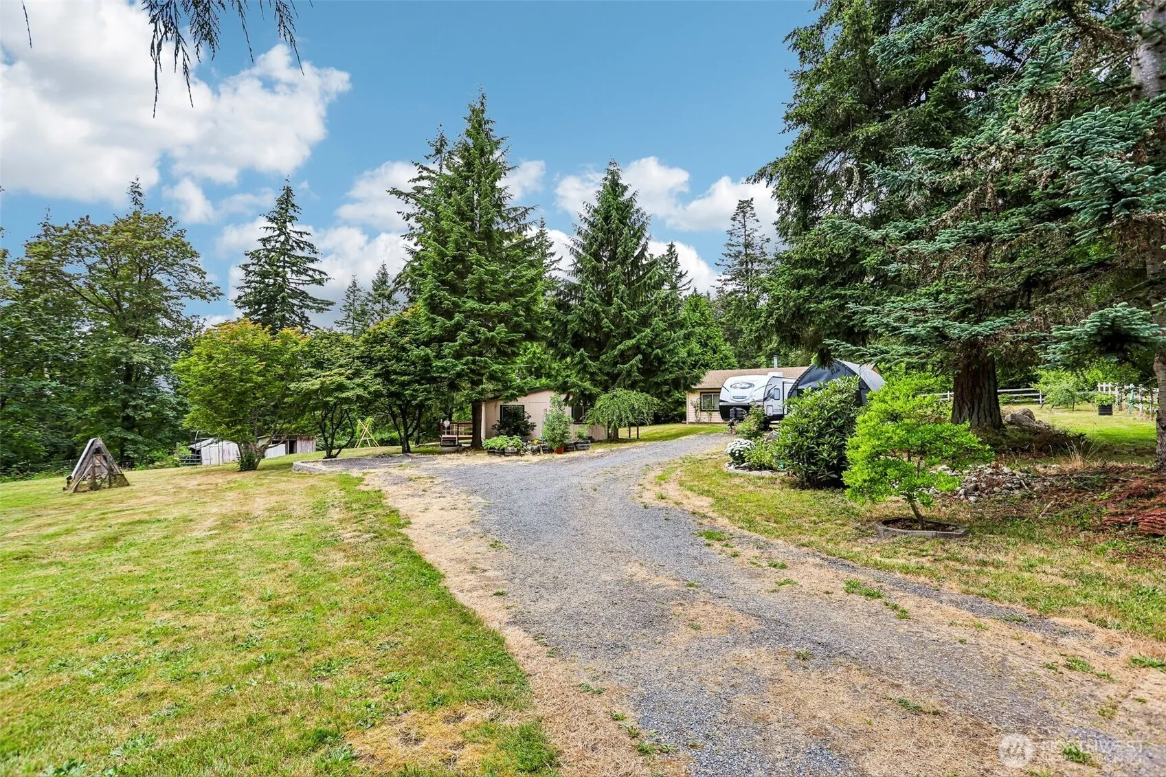 Property photo for 9810 6th Avenue Nw, Tulalip photo 3