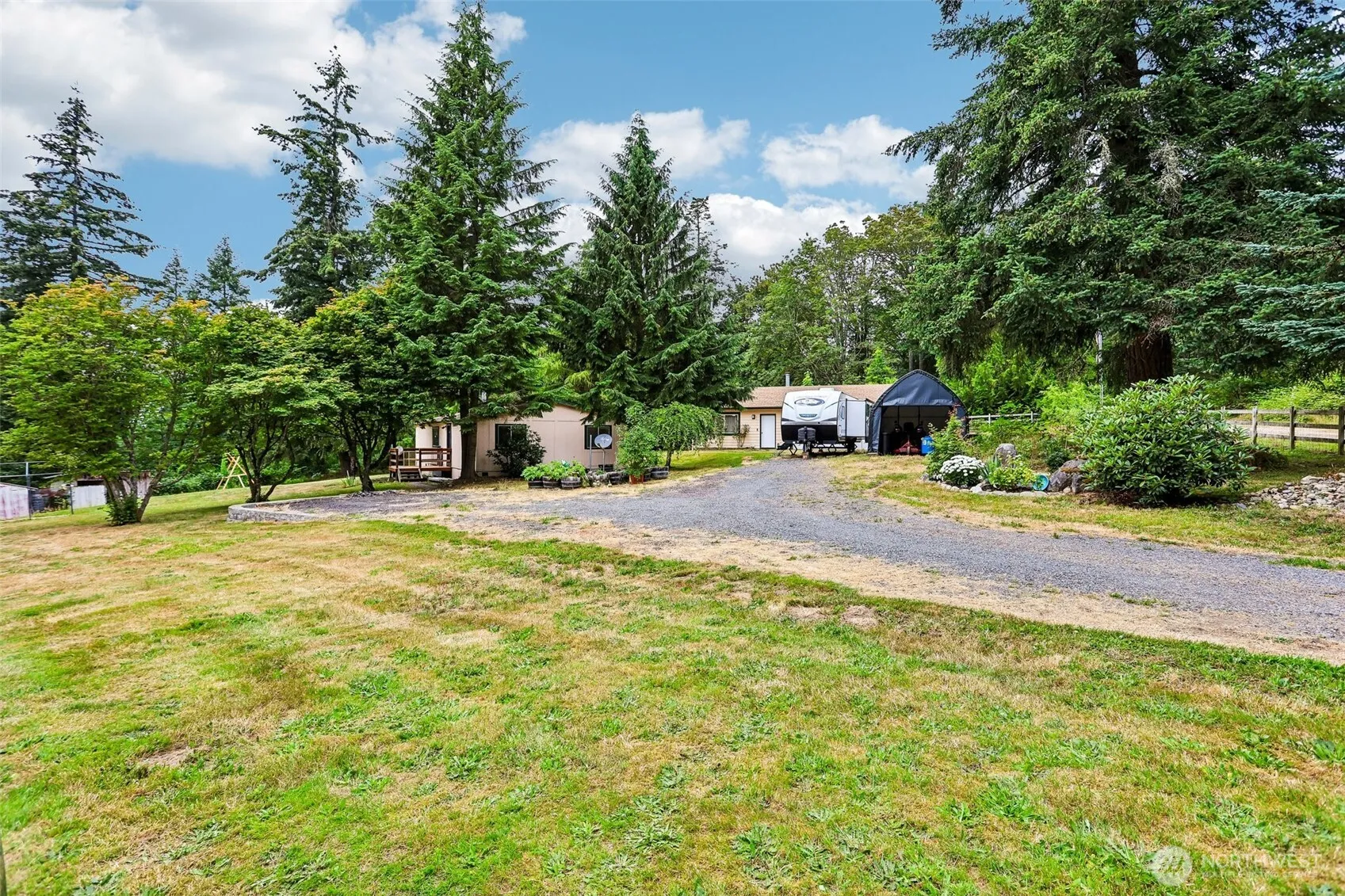 Property photo for 9810 6th Avenue Nw, Tulalip