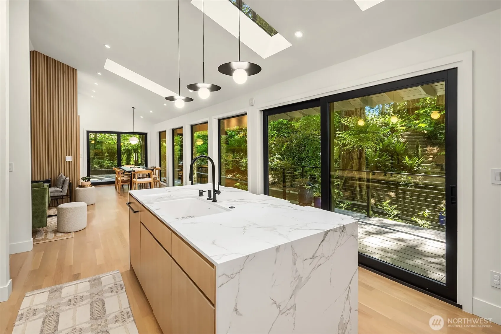 Property photo for 5 Lindley Road, Mercer Island photo 3