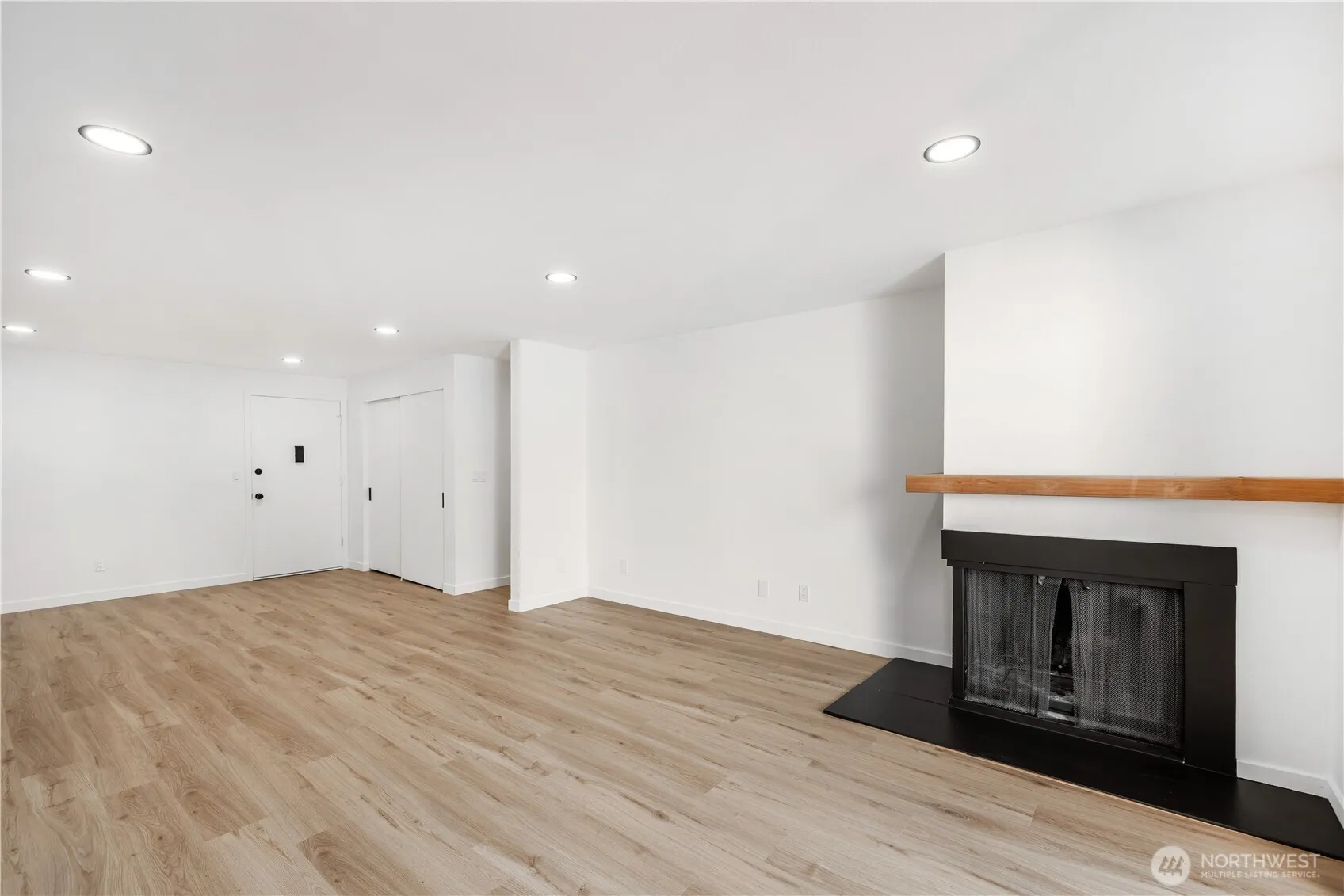 Property photo for 7501 Ruby Drive Sw #j103, Lakewood photo 3