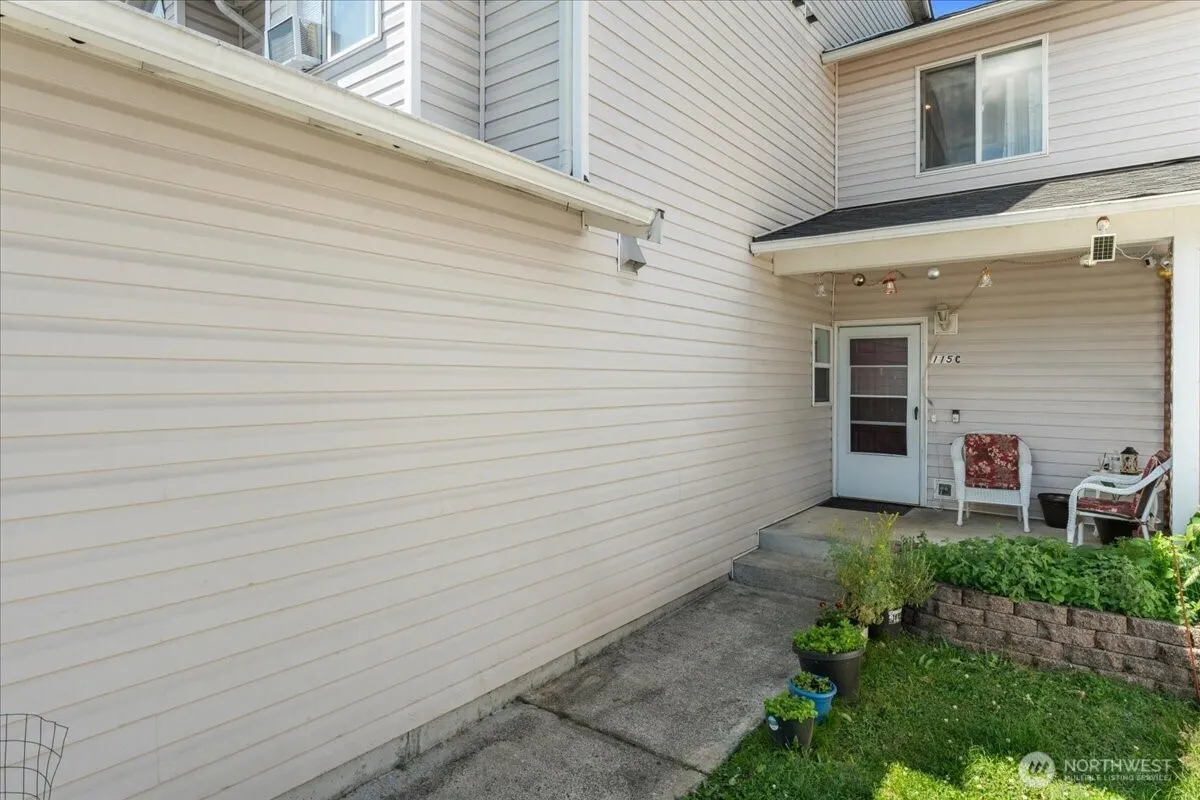 Property photo for 115 21st Street Se #c, Auburn photo 3