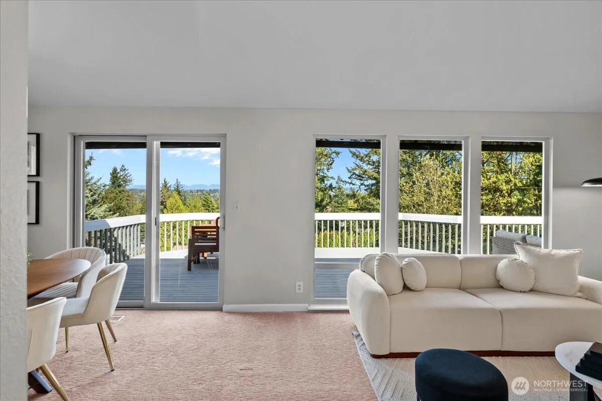 Property photo for 16813 Ne 33rd Street, Bellevue photo 3