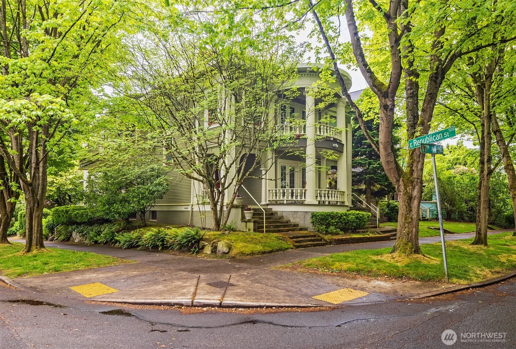 Property photo for 1709 E Republican Street #6, Seattle photo 3