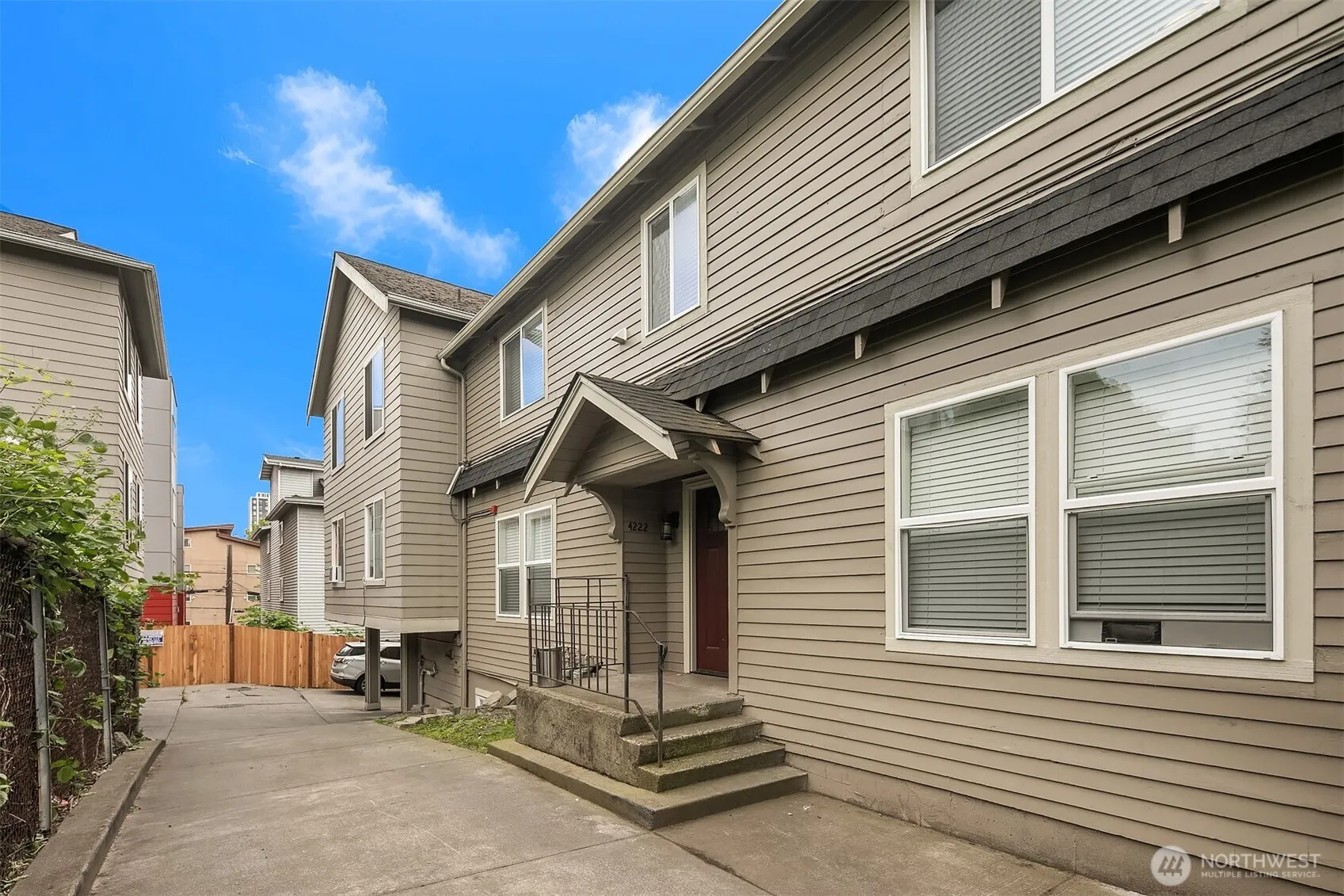 Property photo for 4218 Pasadena Place Ne, Seattle
