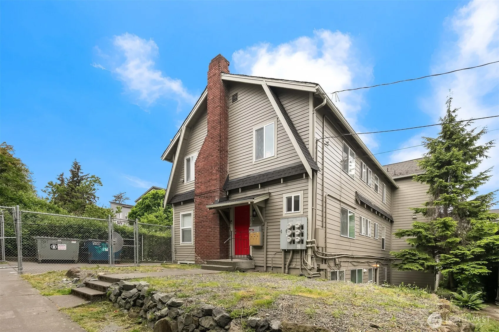Property photo for 4218 Pasadena Place Ne, Seattle photo 3