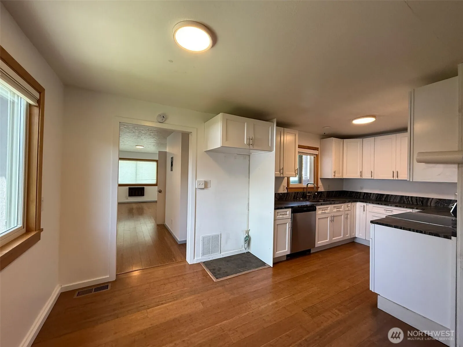 Property photo for 424 Sw 3rd Street, College Place photo 3