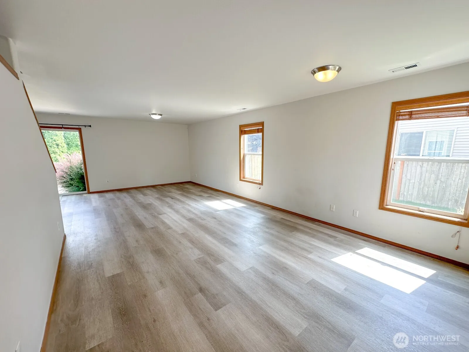 Property photo for 17929 Silver Creek Avenue E, Puyallup photo 4