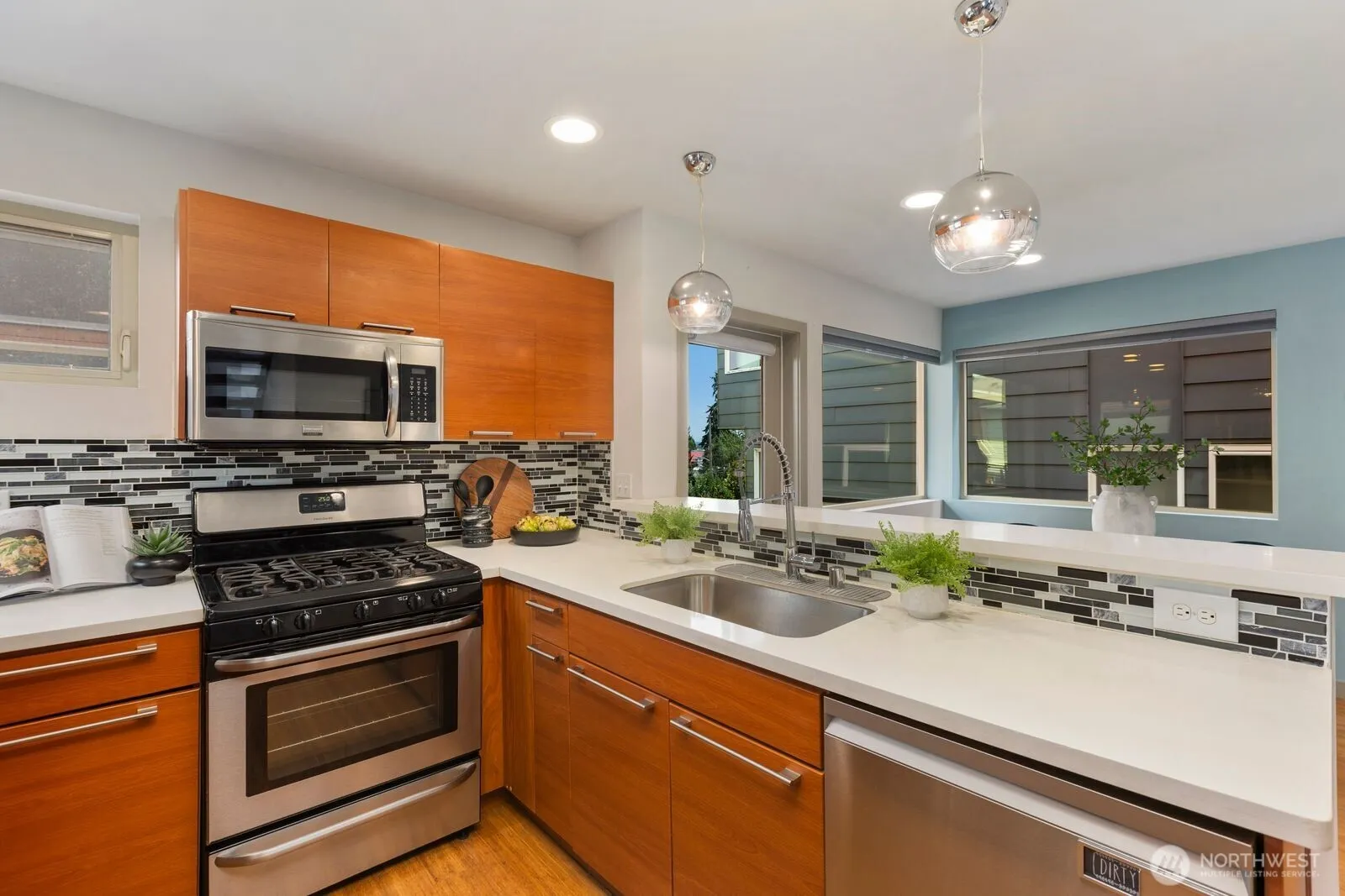 Property photo for 1536 Sturgus Avenue S, Seattle photo 5