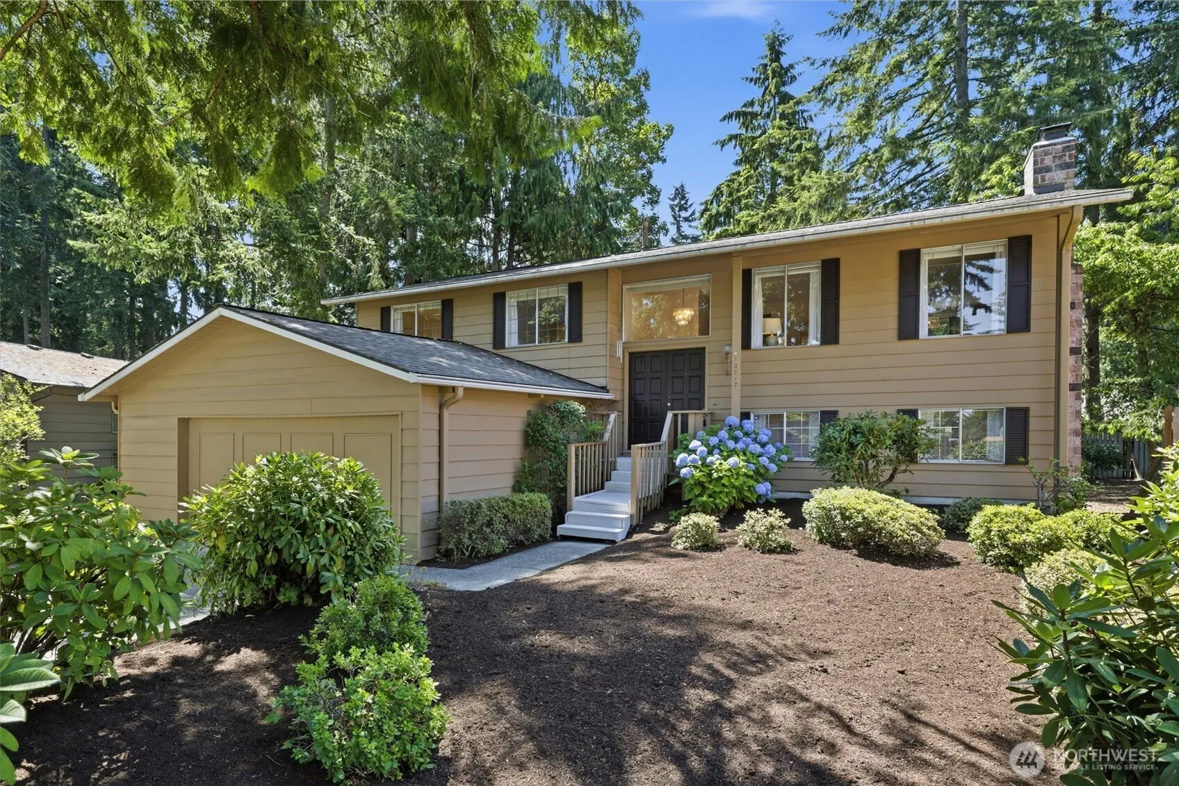 Property photo for 12217 Ne 68th Place, Kirkland photo 2