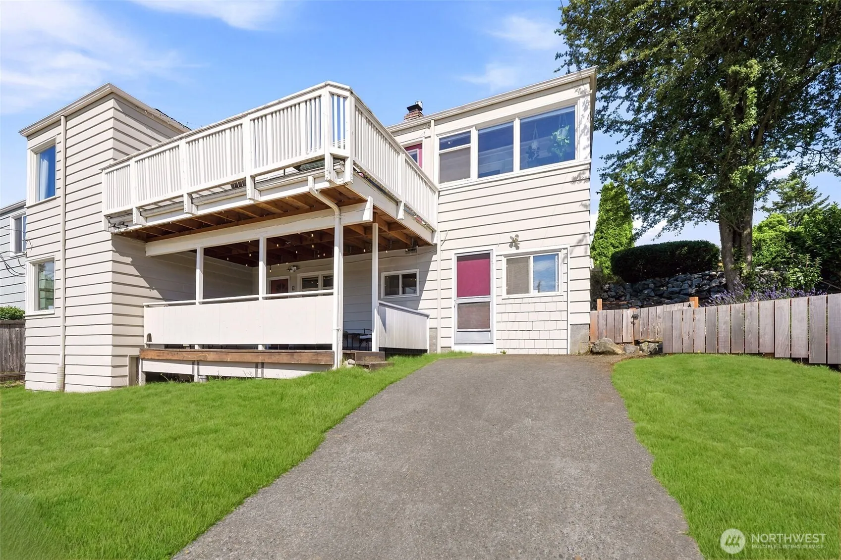 Property photo for 9725 Phinney Avenue N, Seattle photo 2