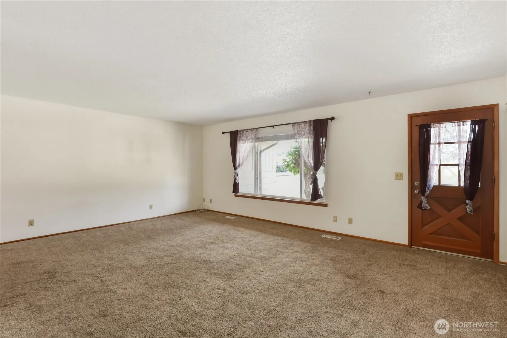 Property photo for 194 May Street W, Port Orchard photo 3